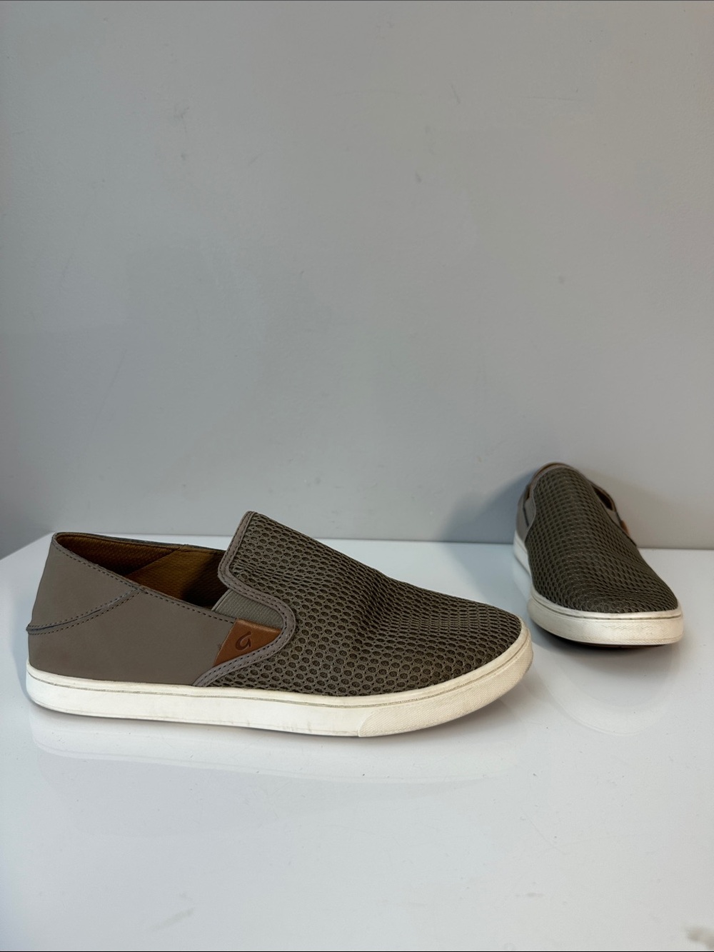 OluKai Pehuea Pai Breathable Slip On Shoes Size 9.5 Lightweight